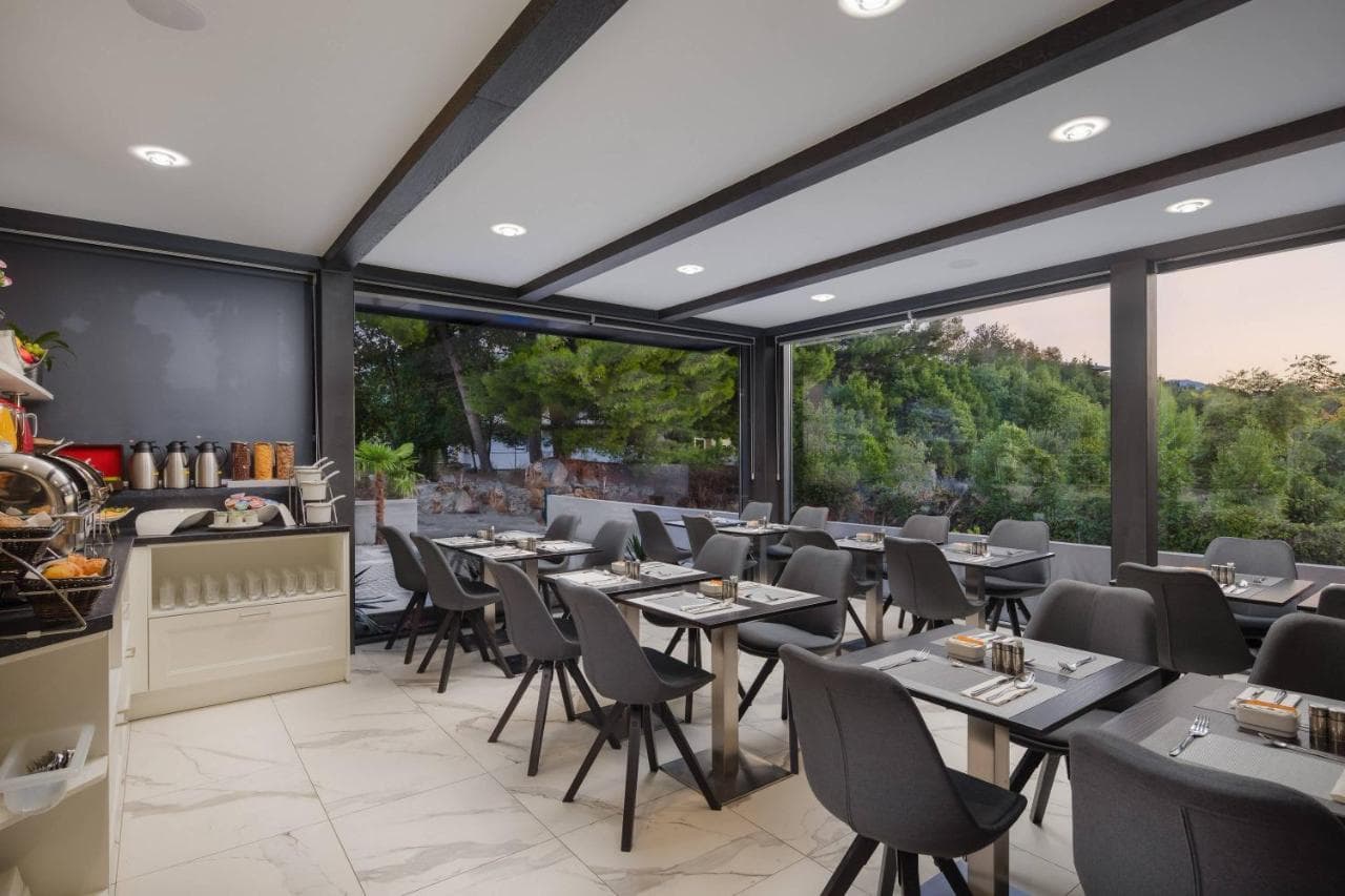 Ellure Luxury Suites – photo 5