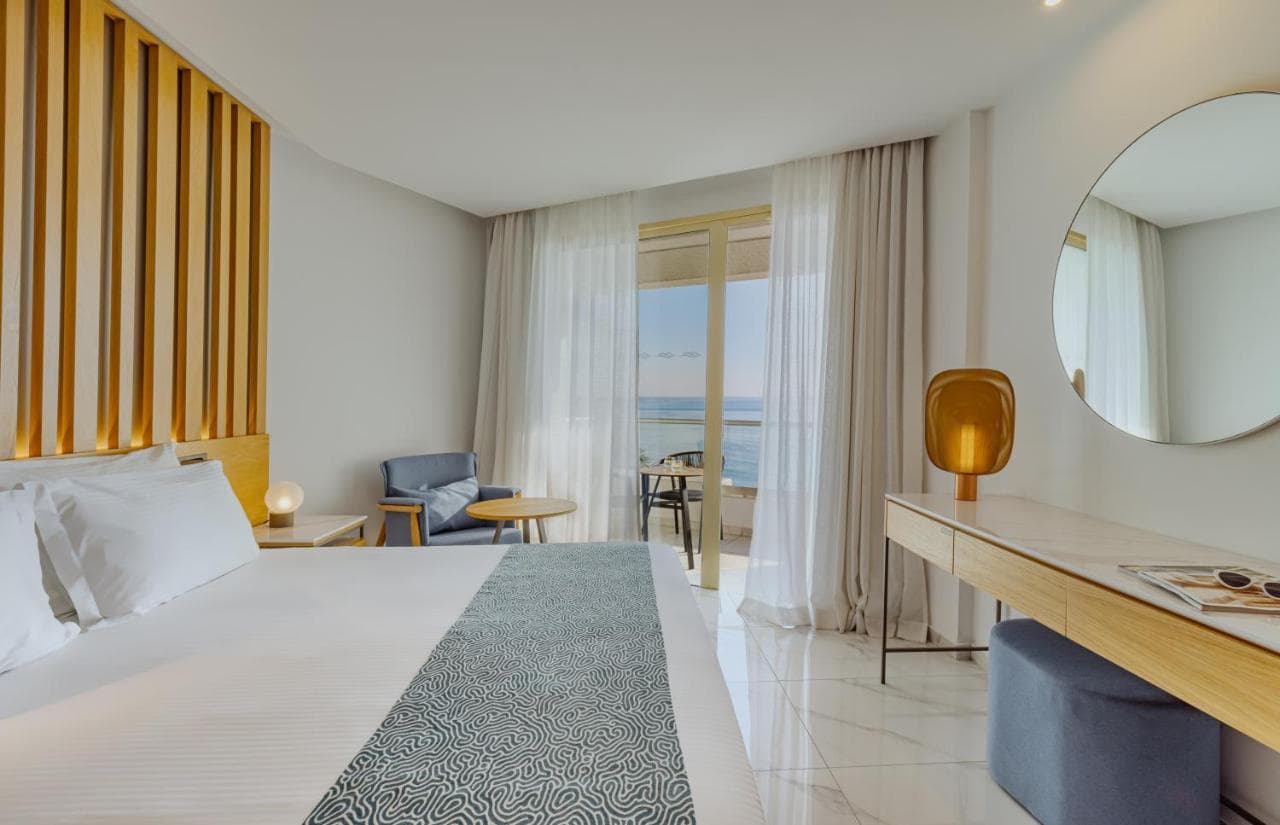 Golden Bay Beach Hotel – photo 2